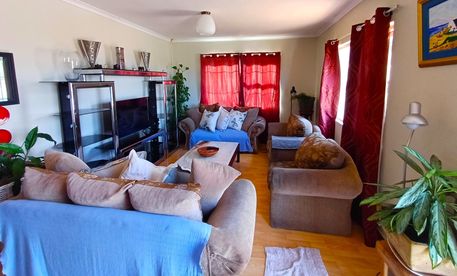 6 Bedroom Property for Sale in Kleinmond Western Cape
